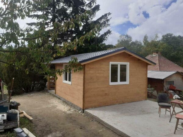 Mod. 4 Nemesi casetta 4x4m + bagno 2x2m + terrazza 2x2m